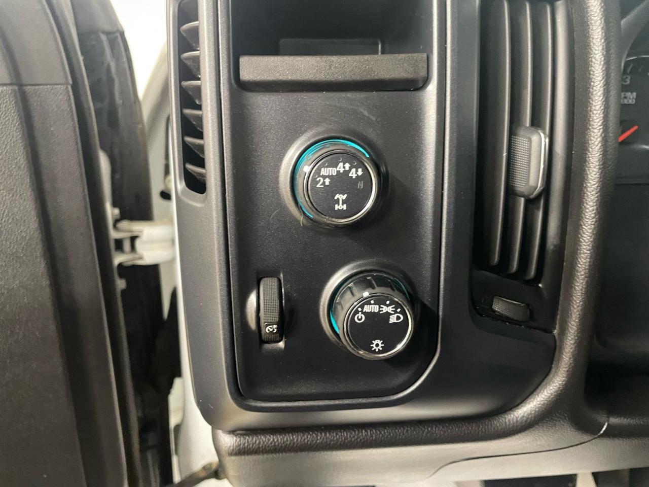 2019 Chevrolet Silverado 1500 Custom | 4X4 | CLEAN CARFAX |