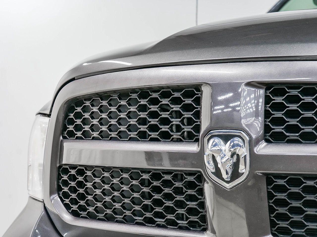 2018 RAM 1500 Express 4x4 Crew Cab 5'7" Box