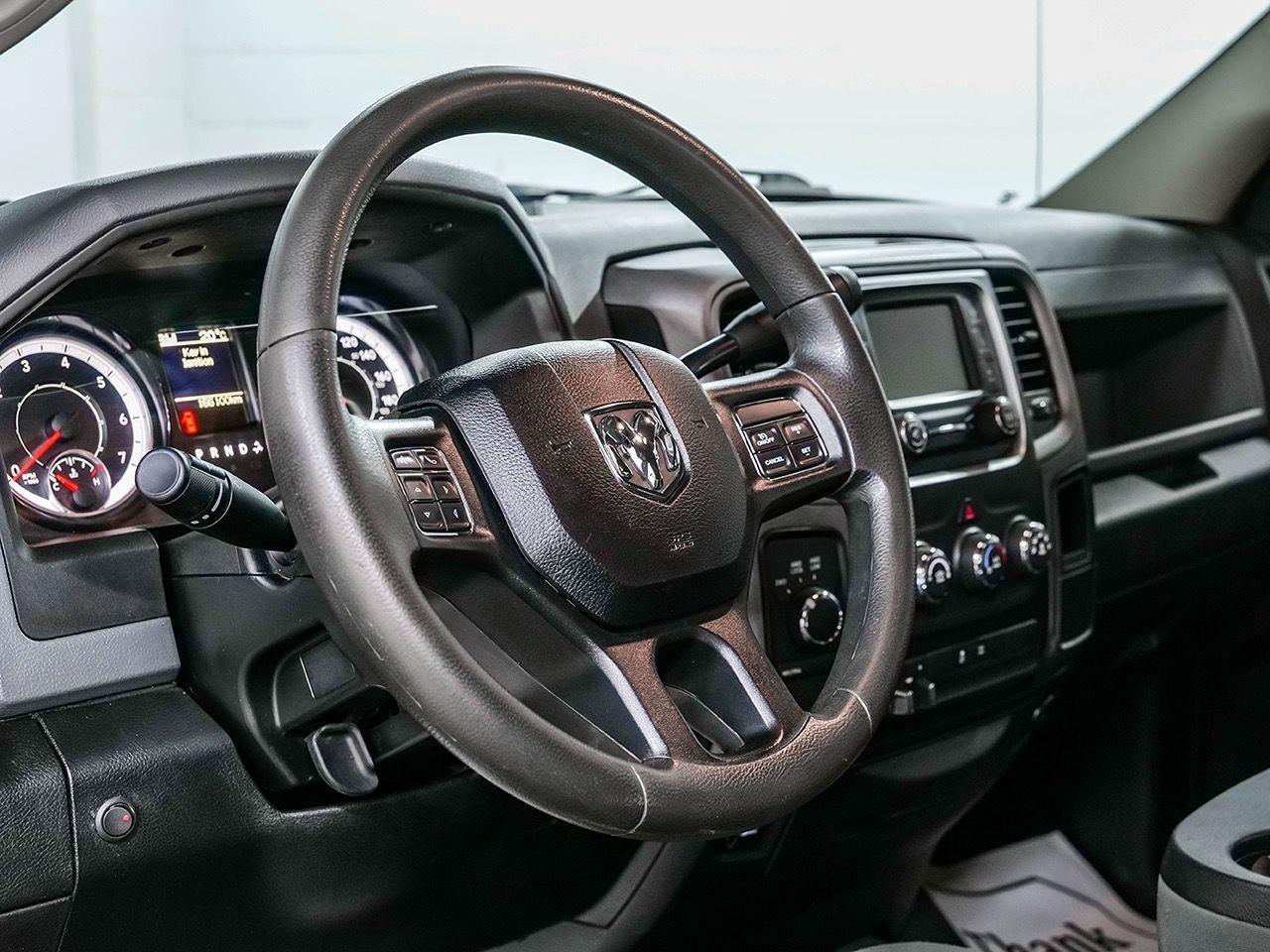 2018 RAM 1500 Express 4x4 Crew Cab 5'7" Box