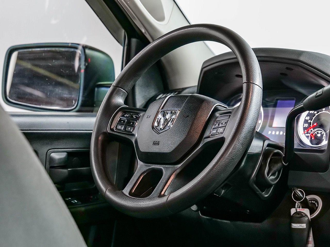 2018 RAM 1500 Express 4x4 Crew Cab 5'7" Box