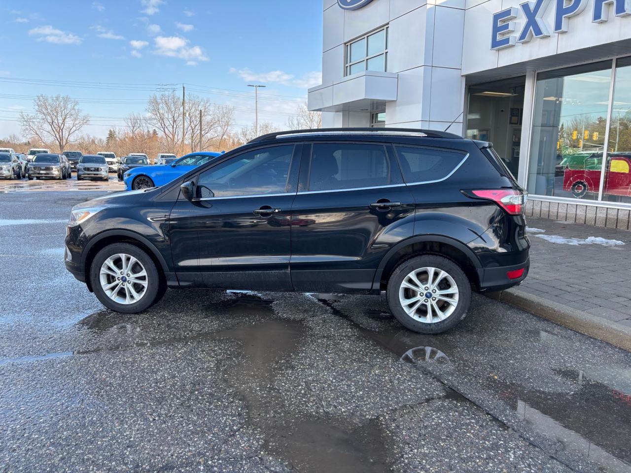 2017 Ford Escape SE, 4WD, 201A PACK, 17'S, NAVIGATION, AS TRADED! Photo