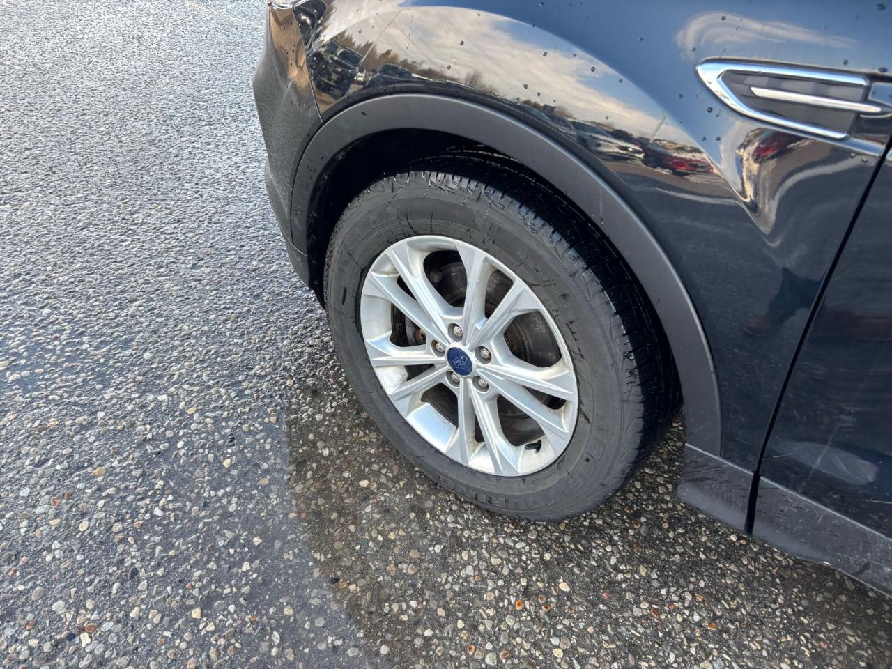 2017 Ford Escape SE, 4WD, 201A PACK, 17'S, NAVIGATION, AS TRADED! Photo