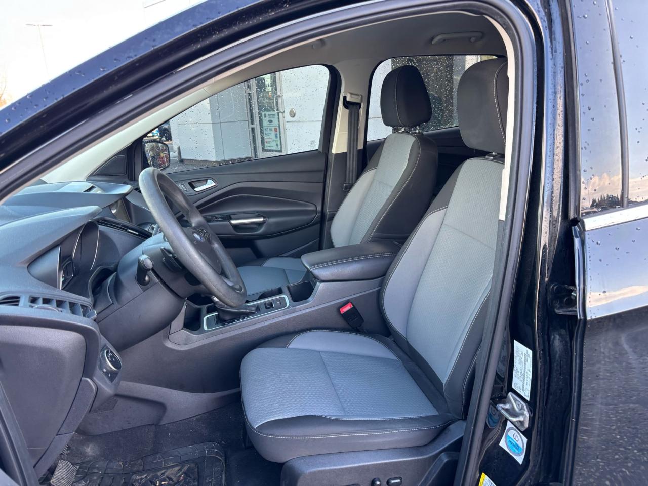 2017 Ford Escape SE, 4WD, 201A PACK, 17'S, NAVIGATION, AS TRADED! Photo