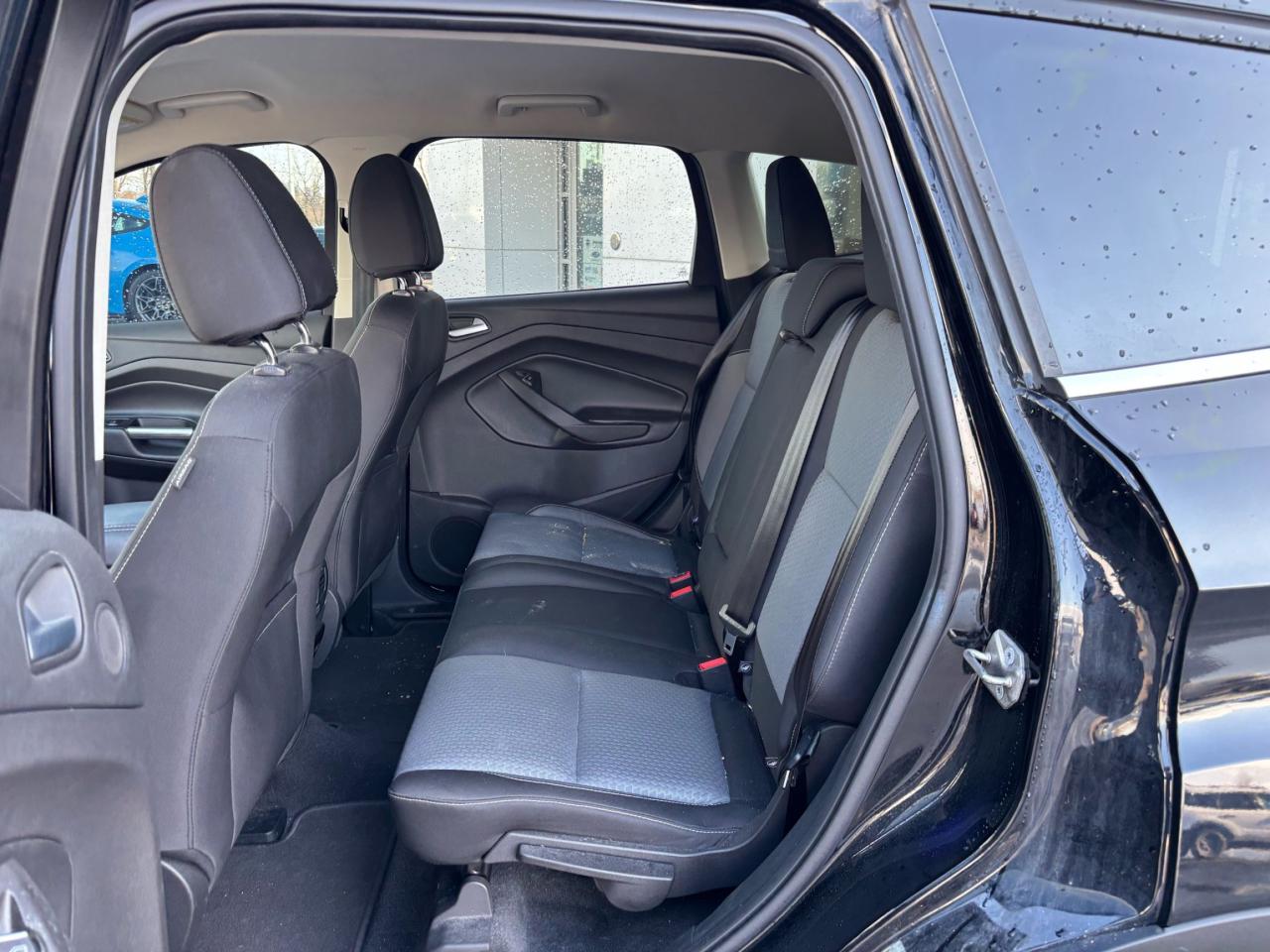 2017 Ford Escape SE, 4WD, 201A PACK, 17'S, NAVIGATION, AS TRADED! Photo