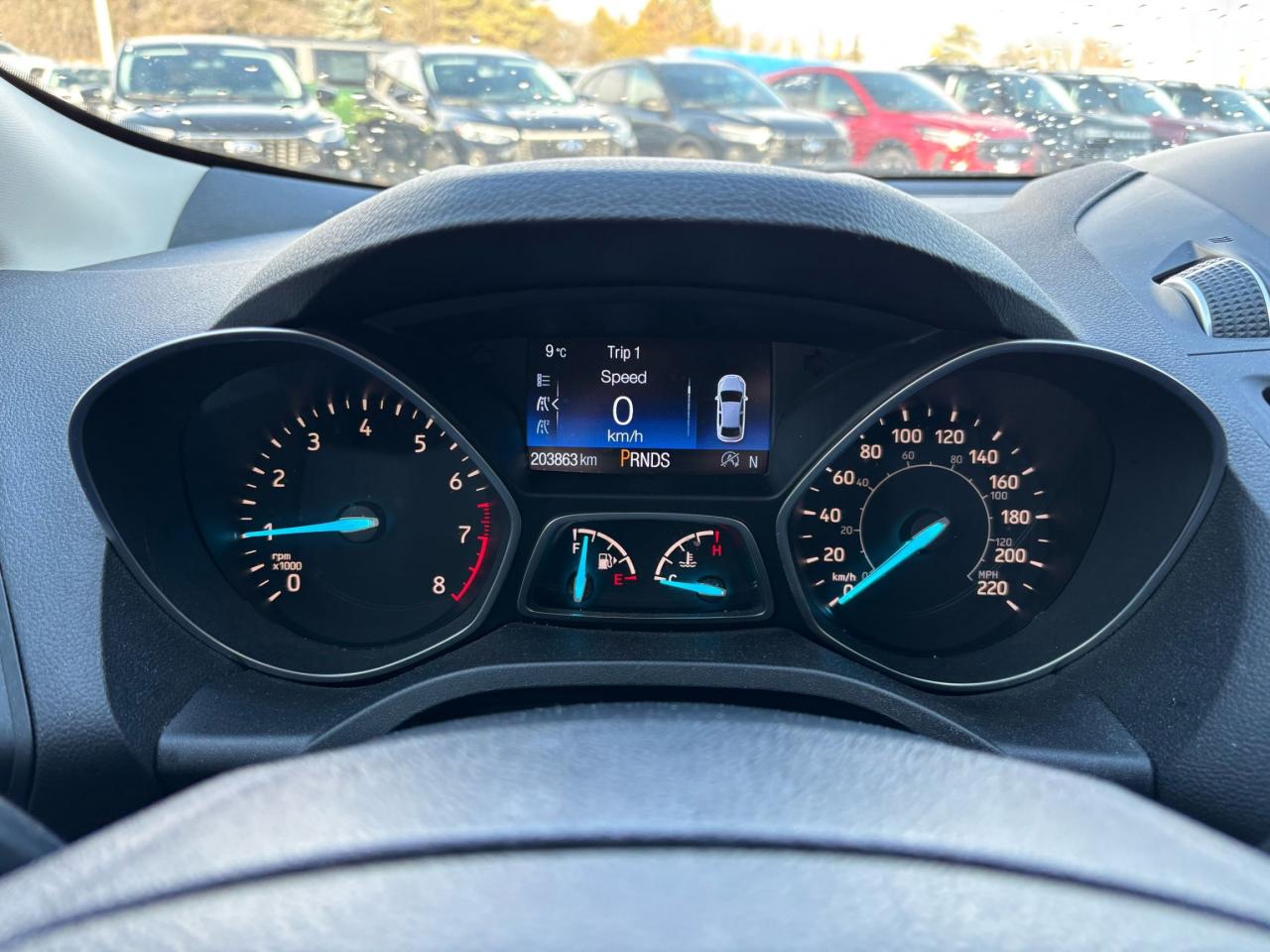 2017 Ford Escape SE, 4WD, 201A PACK, 17'S, NAVIGATION, AS TRADED! Photo