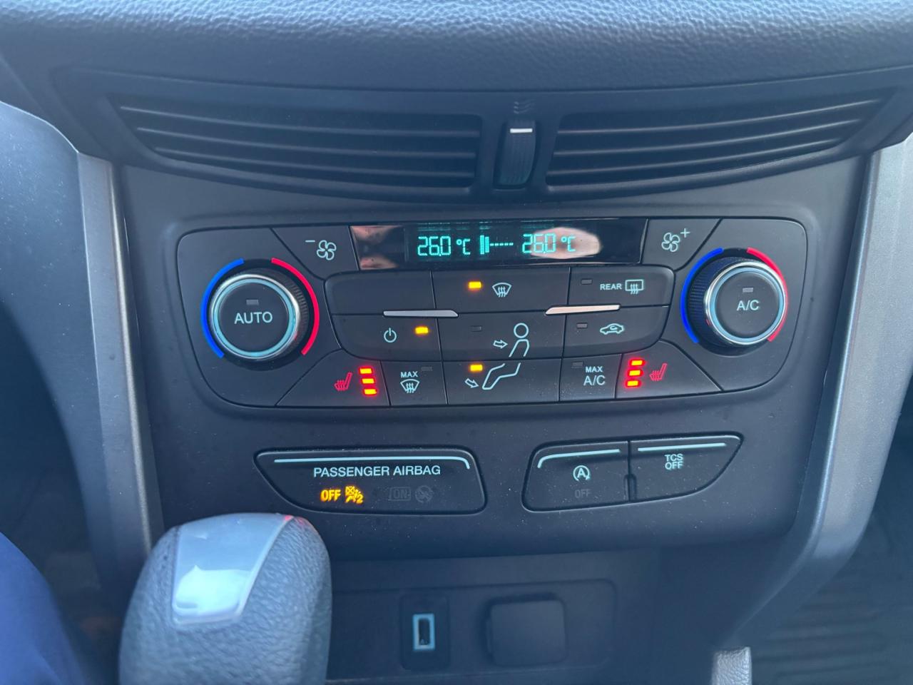 2017 Ford Escape SE, 4WD, 201A PACK, 17'S, NAVIGATION, AS TRADED! Photo