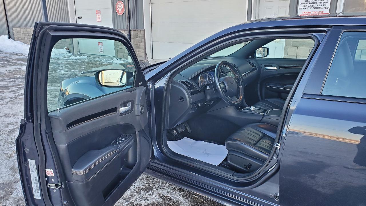 2019 Chrysler 300 300S RWD-NAVIGATION-SUNROOF-WINTER RIMS&TIRES INCL Photo