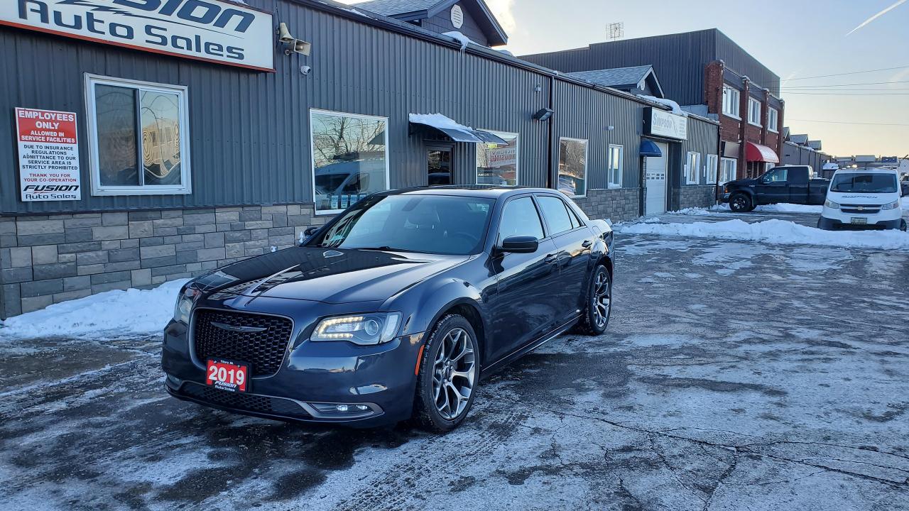 2019 Chrysler 300 300S RWD-NAVIGATION-SUNROOF-WINTER RIMS&TIRES INCL Photo2