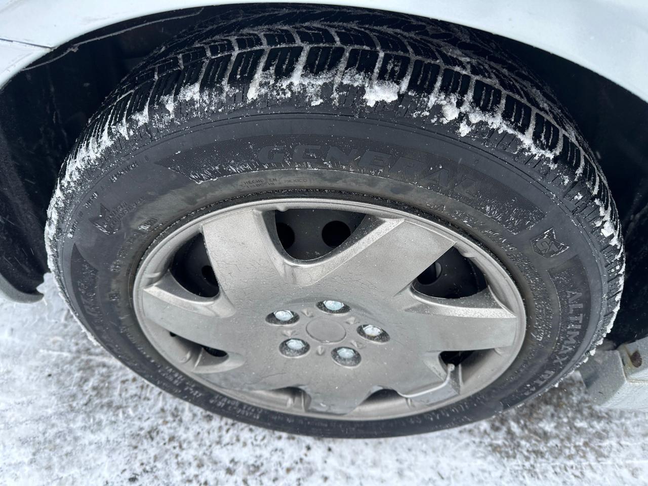 2008 Pontiac Vibe WELL MAINTAINED, UNDERCOATED, 155KMS ONLY, CERT Photo