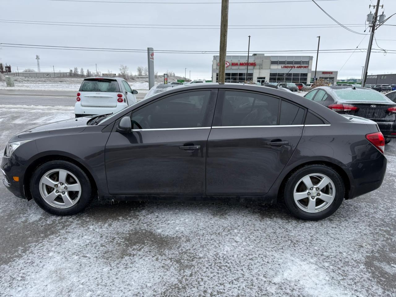 2016 Chevrolet Cruze LT, NO ACCIDENTS, 2 SETS OF TIRES, CERTIFIED Photo