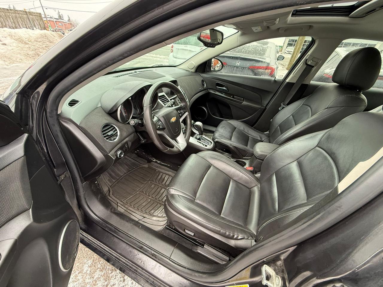 2016 Chevrolet Cruze LT, NO ACCIDENTS, 2 SETS OF TIRES, CERTIFIED Photo