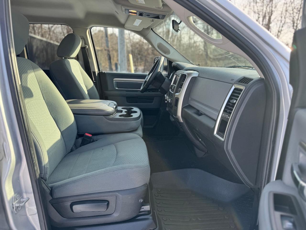 2017 RAM 1500 SLT Quad Cab 4WD V6 Photo