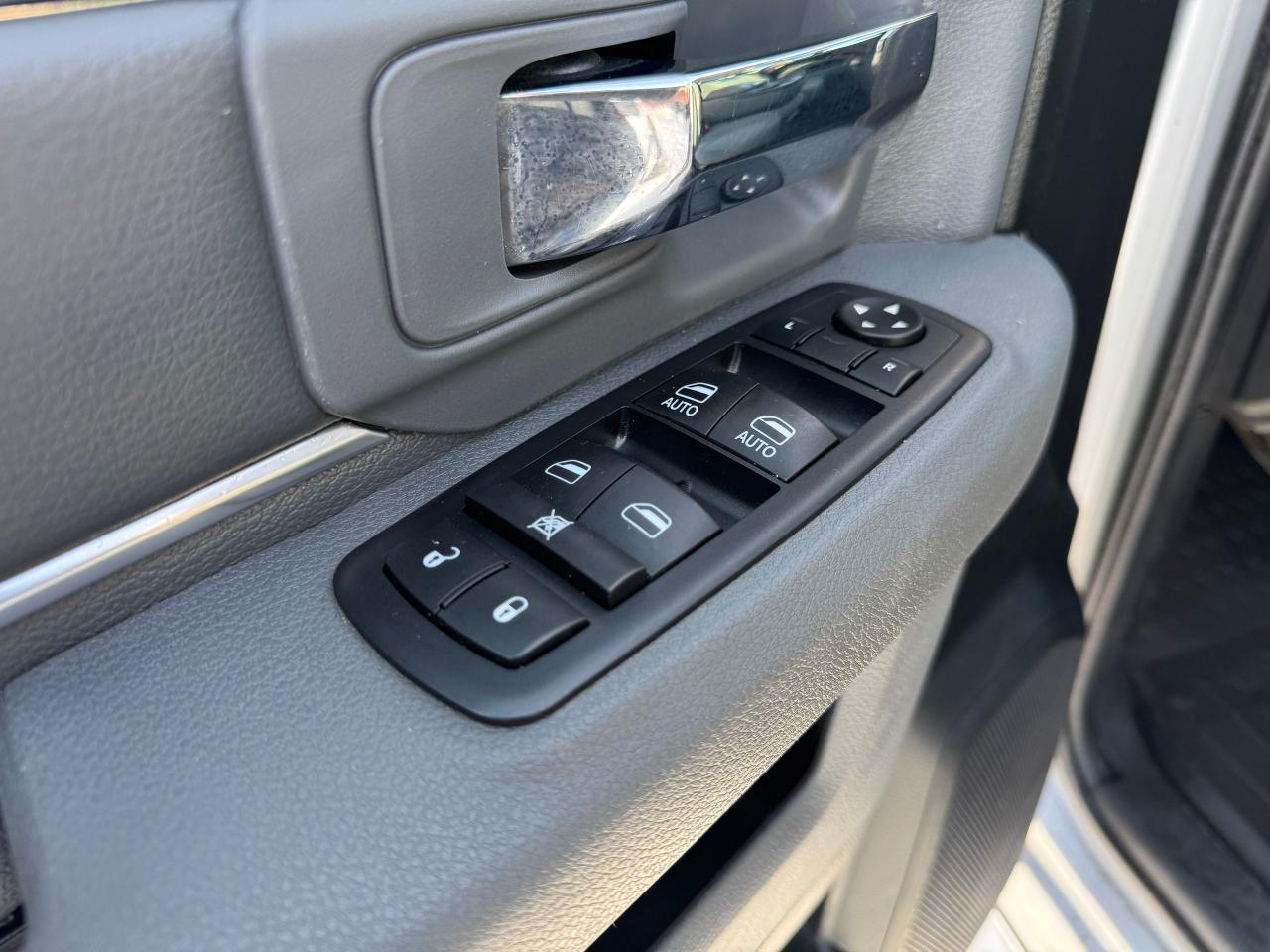 2017 RAM 1500 SLT Quad Cab 4WD V6 Photo