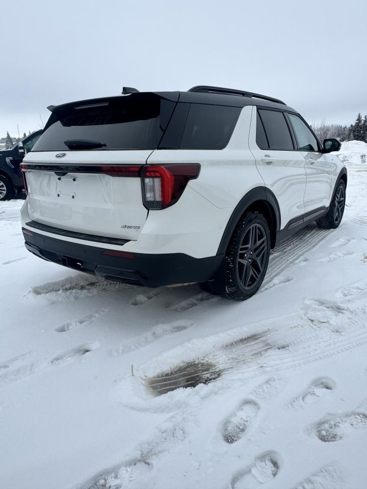 2025 Ford Explorer ST-Line Photo3