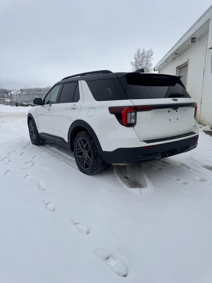 2025 Ford Explorer ST-Line Photo2