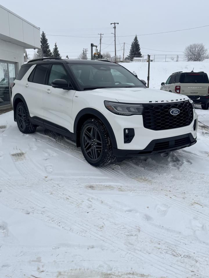 2025 Ford Explorer ST-Line Photo1