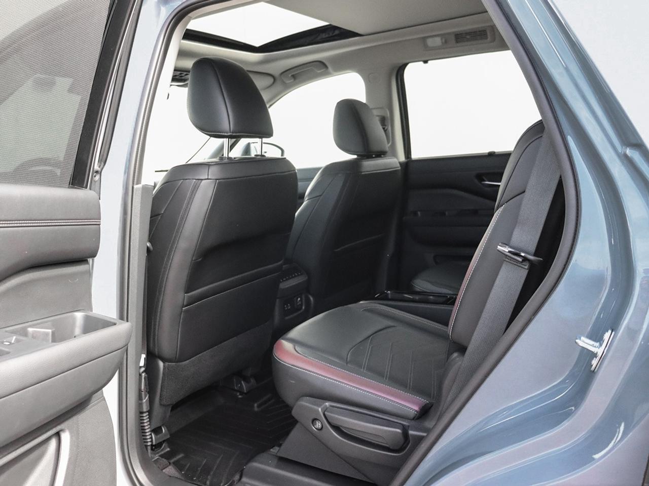 2024 Nissan Pathfinder Platinum 4WD Photo