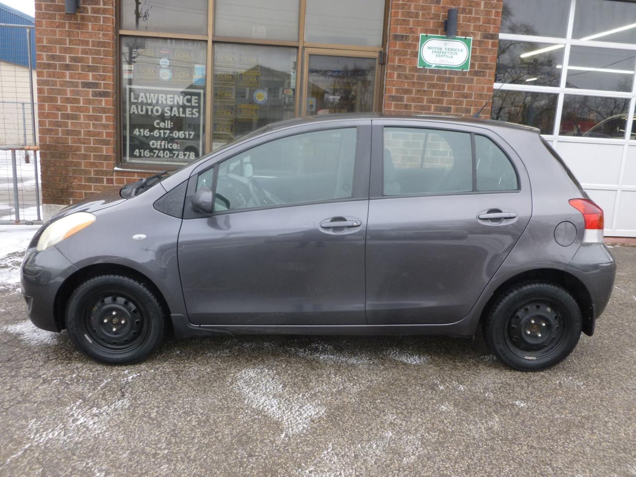 2009 Toyota Yaris LE Photo