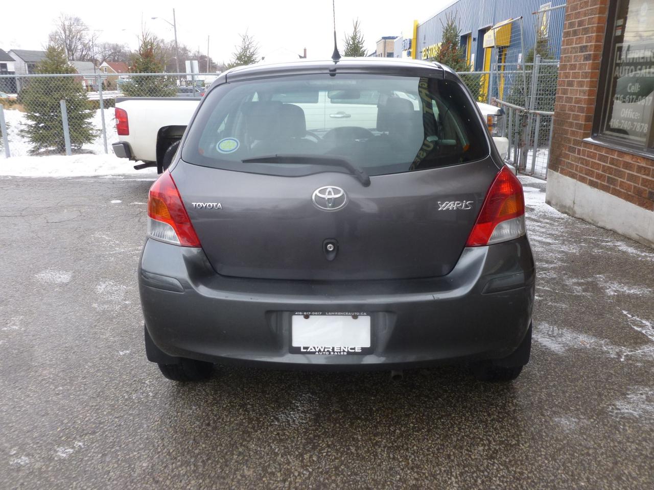 2009 Toyota Yaris LE Photo