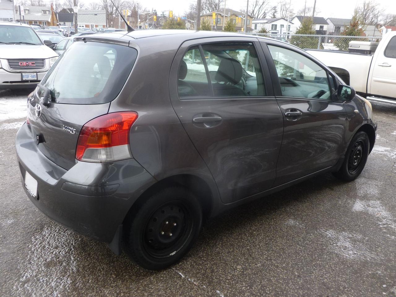 2009 Toyota Yaris LE Photo