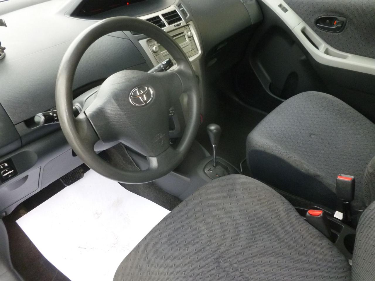 2009 Toyota Yaris LE Photo