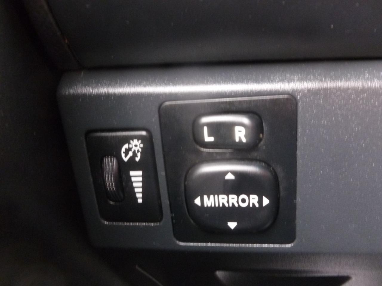 2009 Toyota Yaris LE Photo