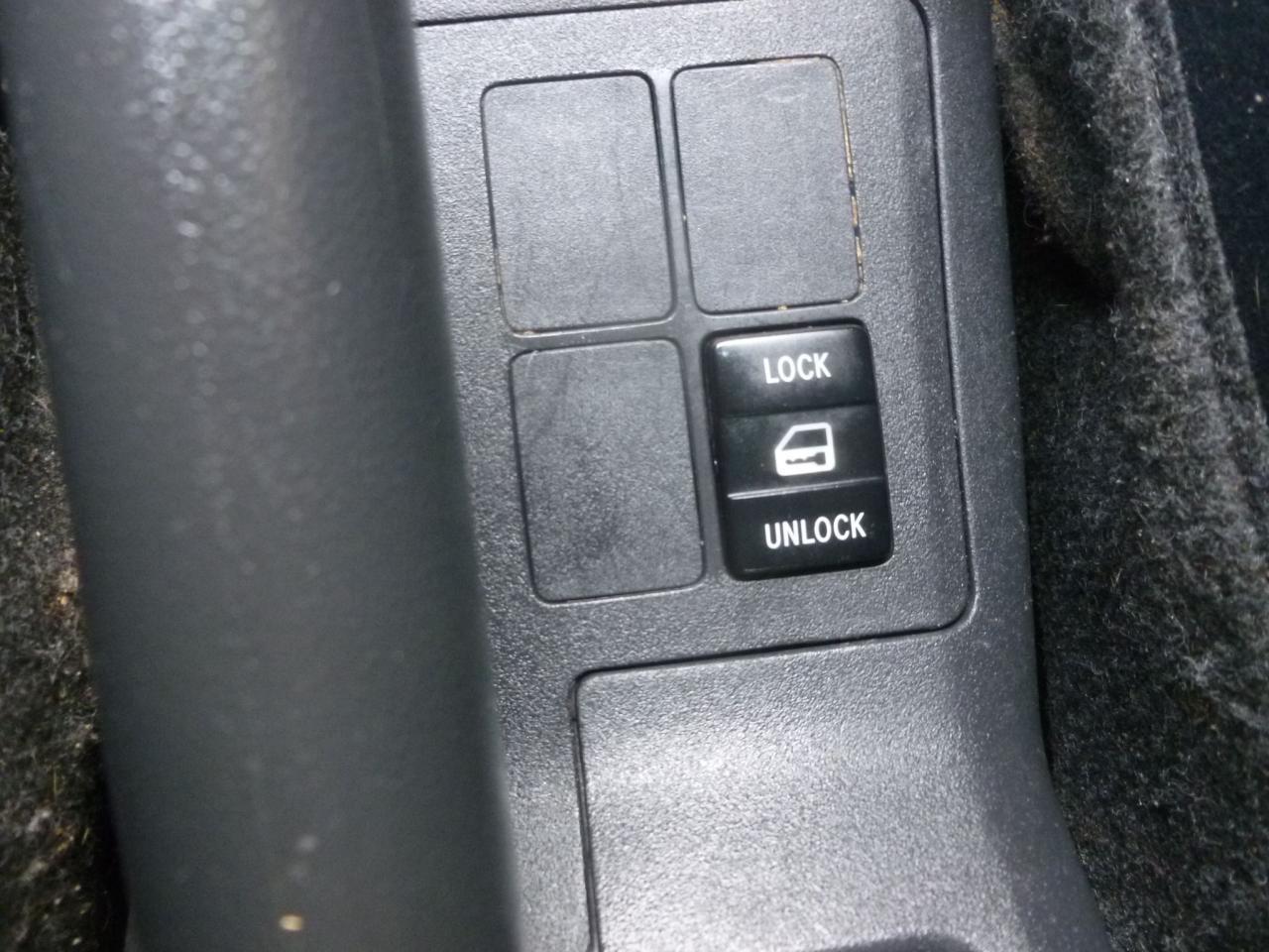 2009 Toyota Yaris LE Photo