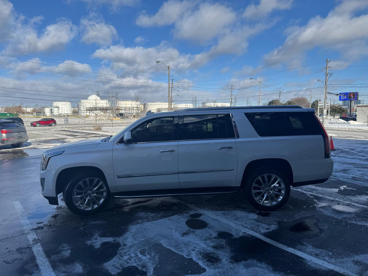 2018 Cadillac Escalade ESV LUXURY 7 PASS 4WD LEATHER SUNROOF NAV CAMERA Photo3