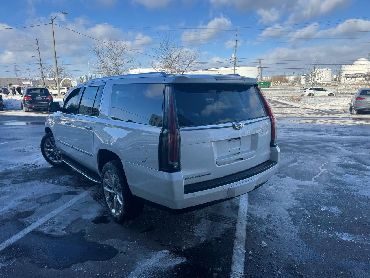 2018 Cadillac Escalade ESV LUXURY 7 PASS 4WD LEATHER SUNROOF NAV CAMERA Photo4