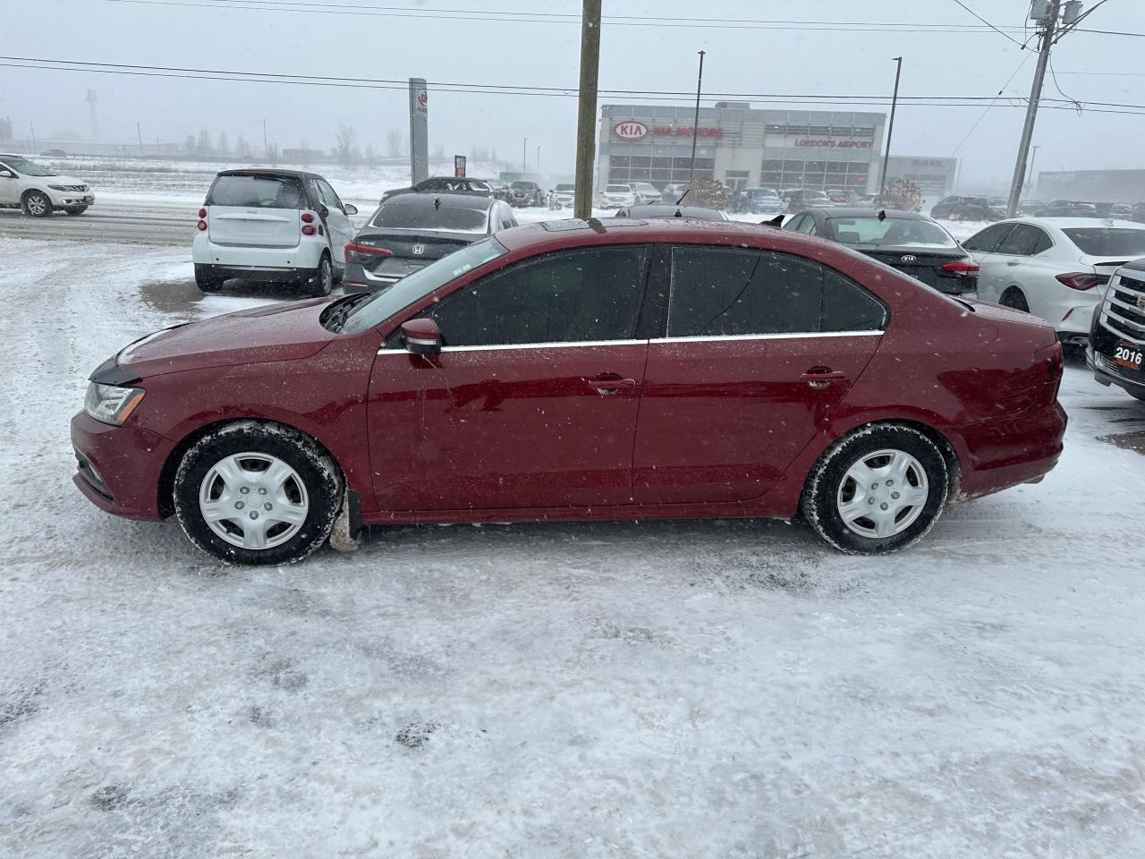 2016 Volkswagen Jetta HIGHLINE, LEATHER, AUTO, ALLOYS, 4 CYL, CERTIFIED Photo