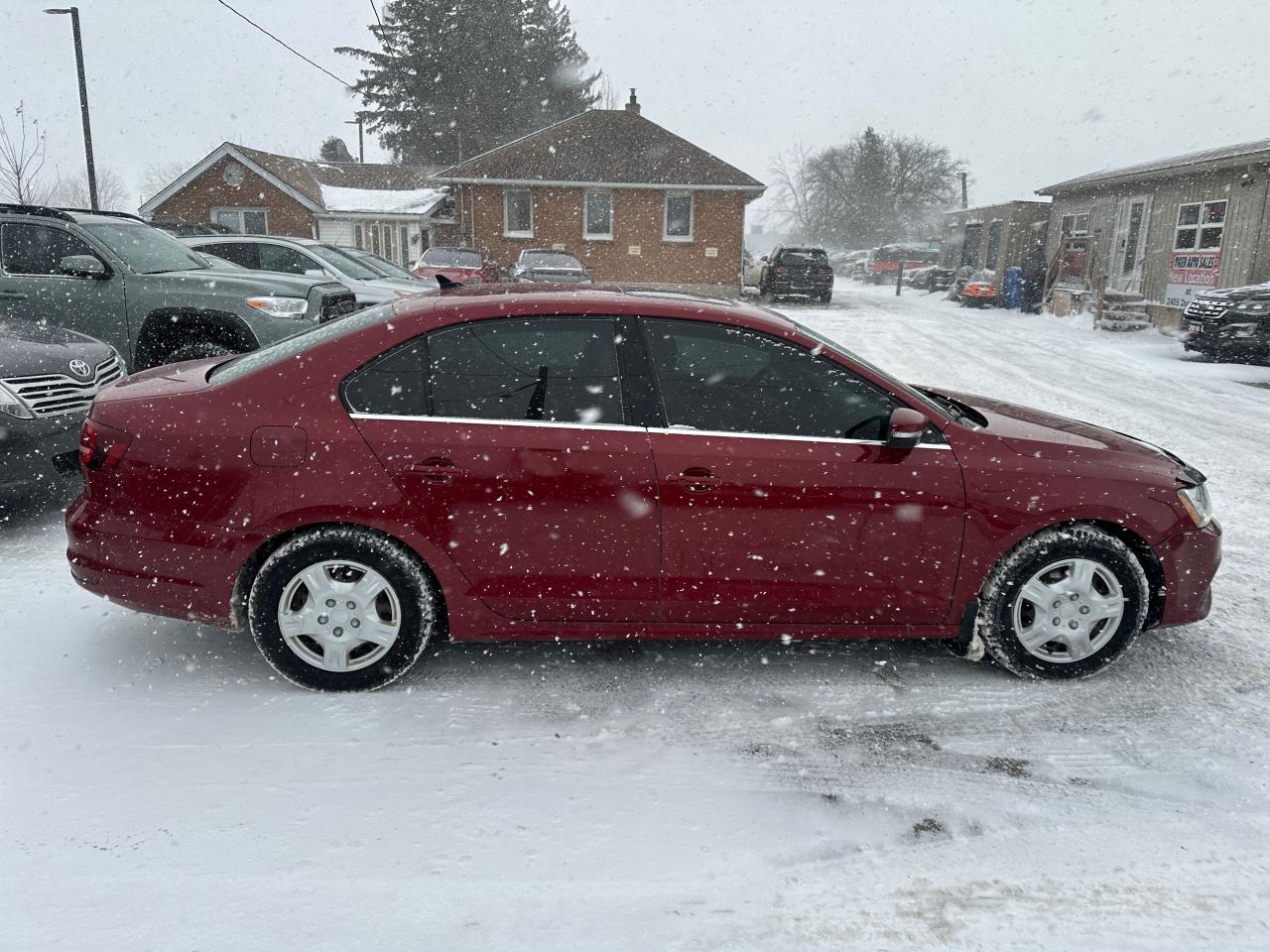 2016 Volkswagen Jetta HIGHLINE, LEATHER, AUTO, ALLOYS, 4 CYL, CERTIFIED Photo