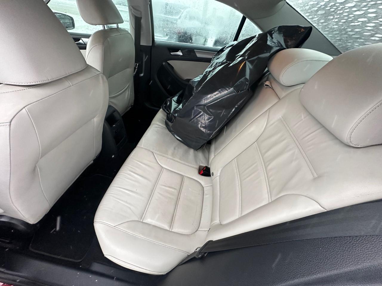 2016 Volkswagen Jetta HIGHLINE, LEATHER, AUTO, ALLOYS, 4 CYL, CERTIFIED Photo