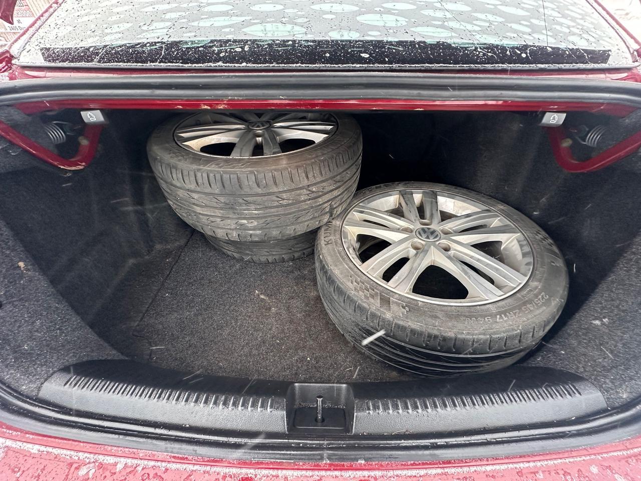 2016 Volkswagen Jetta HIGHLINE, LEATHER, AUTO, ALLOYS, 4 CYL, CERTIFIED Photo