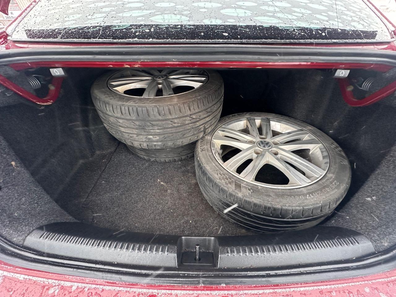 2016 Volkswagen Jetta HIGHLINE, LEATHER, AUTO, ALLOYS, 4 CYL, CERTIFIED Photo