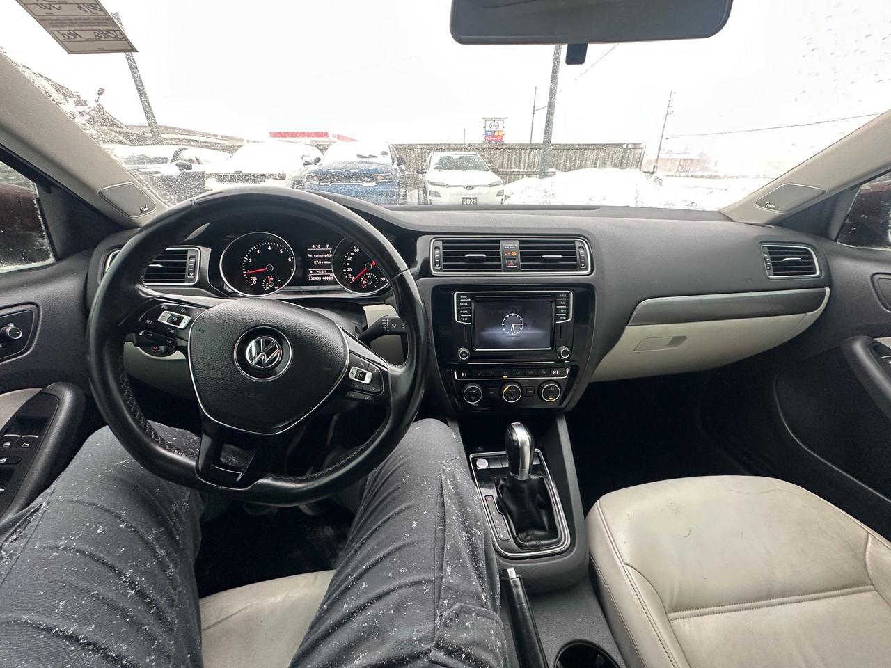 2016 Volkswagen Jetta HIGHLINE, LEATHER, AUTO, ALLOYS, 4 CYL, CERTIFIED Photo