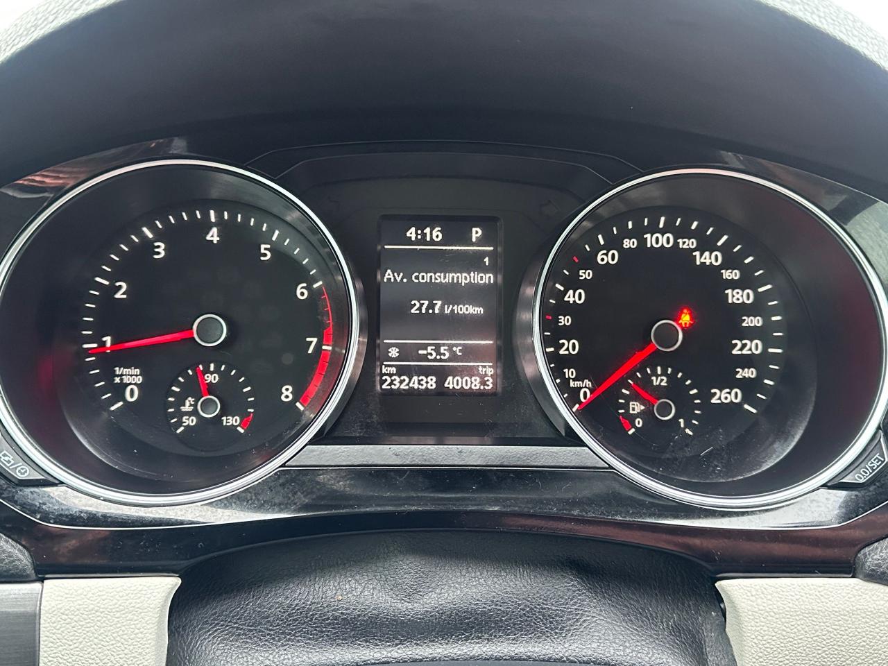 2016 Volkswagen Jetta HIGHLINE, LEATHER, AUTO, ALLOYS, 4 CYL, CERTIFIED Photo