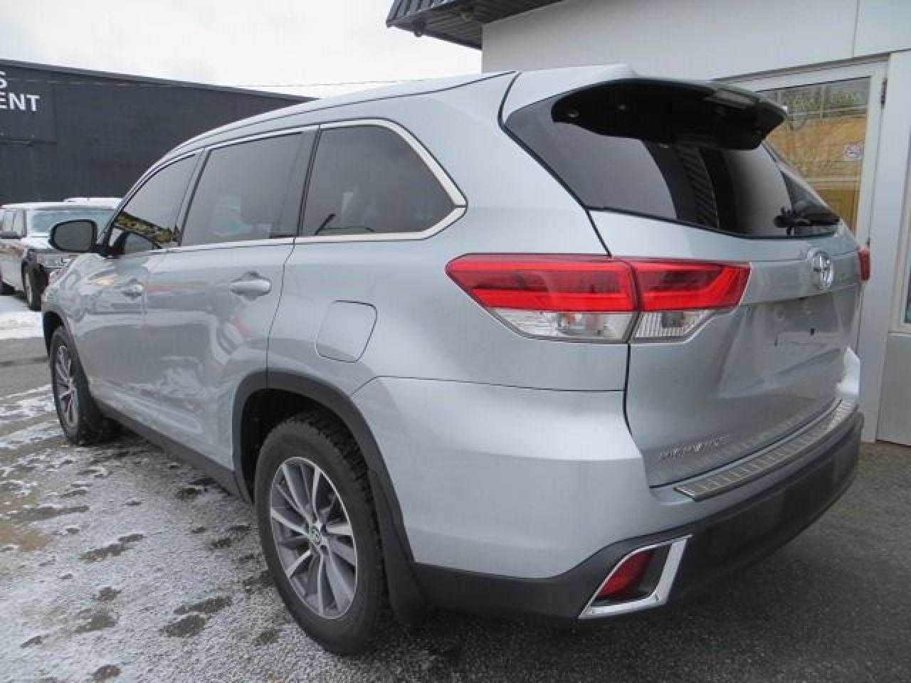 2019 Toyota Highlander CERTIFIED, XLE, 4X4, LEATHER, SUNROOF, 8 SEATER Photo