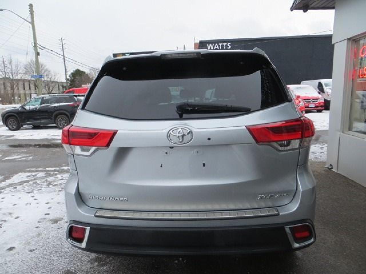 2019 Toyota Highlander CERTIFIED, XLE, 4X4, LEATHER, SUNROOF, 8 SEATER Photo