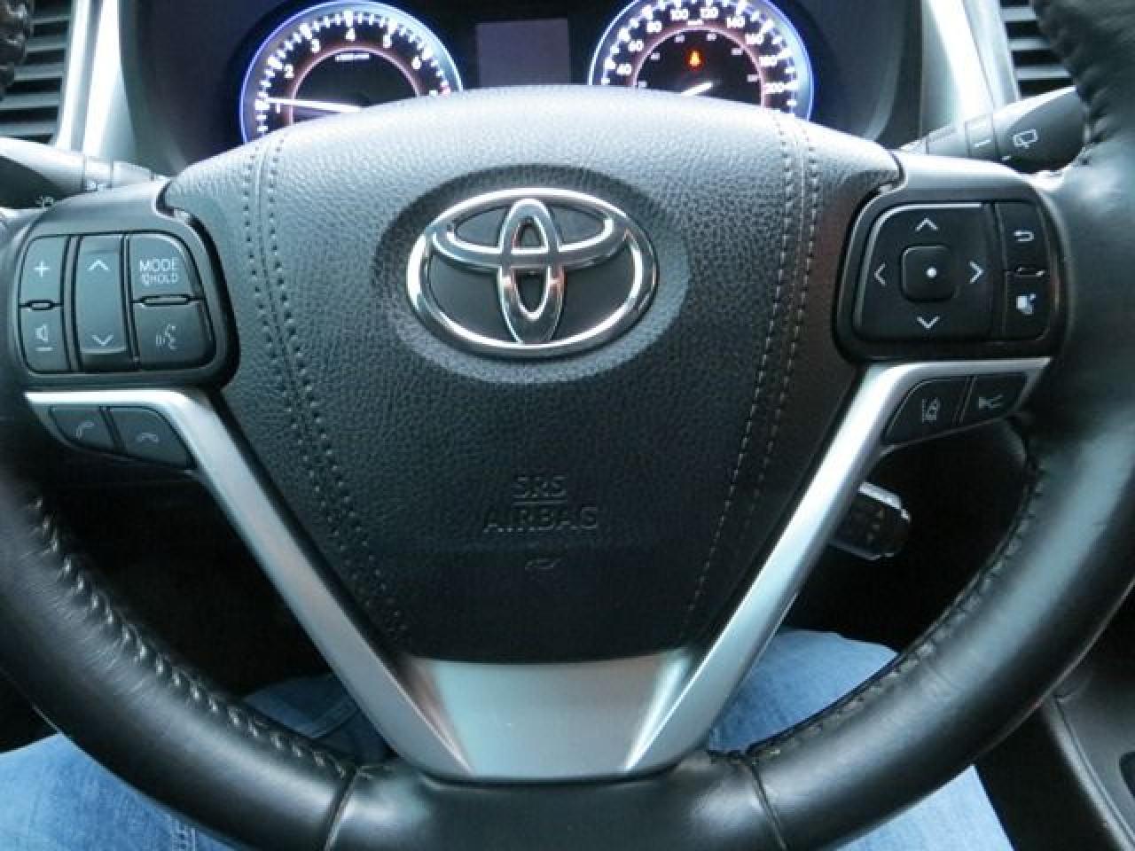 2019 Toyota Highlander CERTIFIED, XLE, 4X4, LEATHER, SUNROOF, 8 SEATER Photo