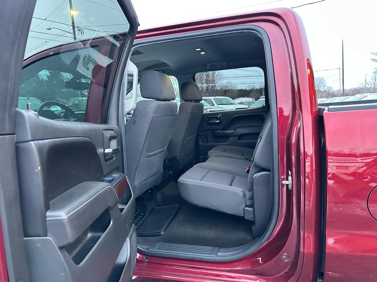 2017 GMC Sierra 1500 SLE4x4Kodiak Crew 6Pass-Cloth CarPlay BackupCam V8 Photo