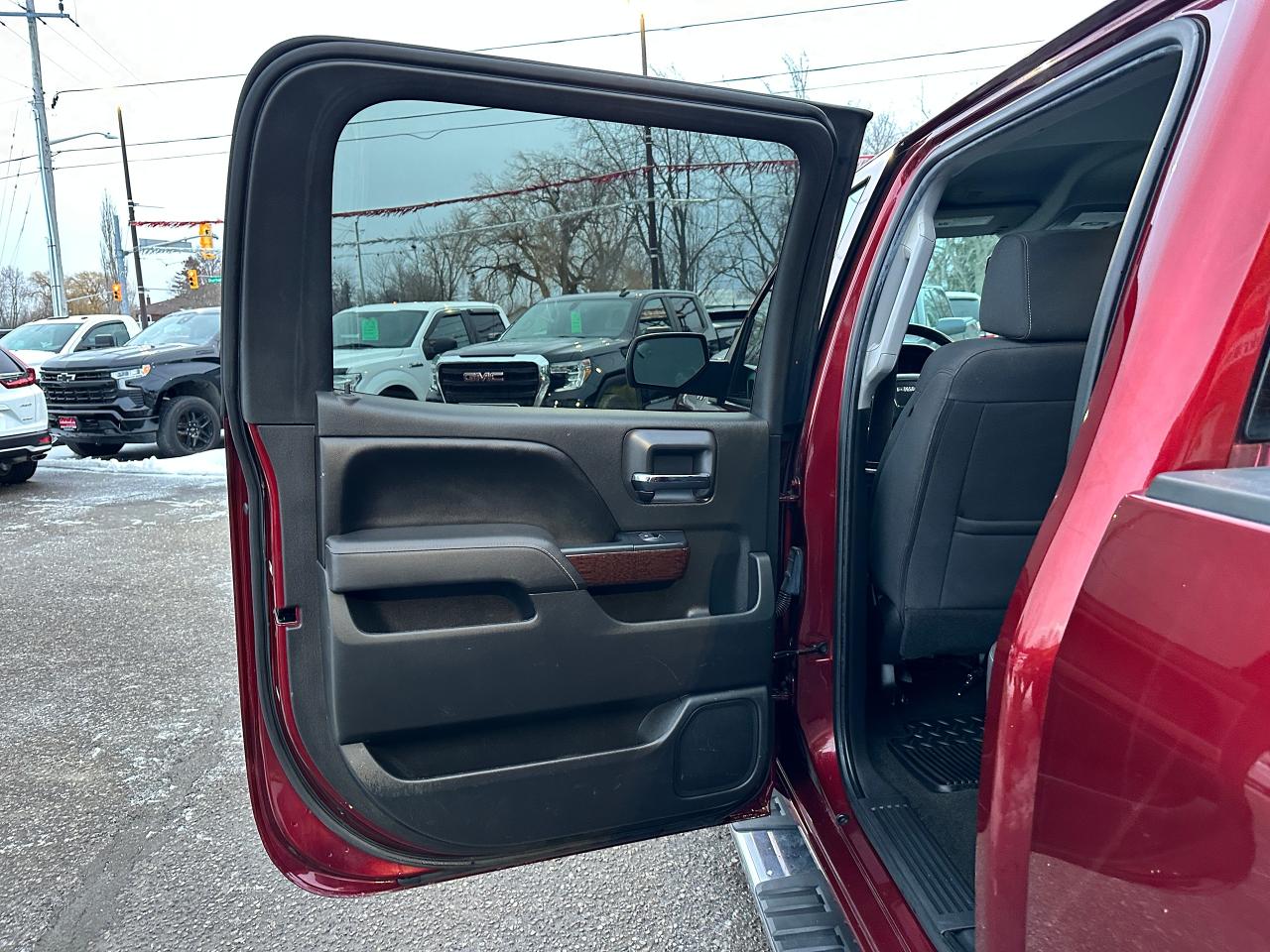 2017 GMC Sierra 1500 SLE4x4Kodiak Crew 6Pass-Cloth CarPlay BackupCam V8 Photo