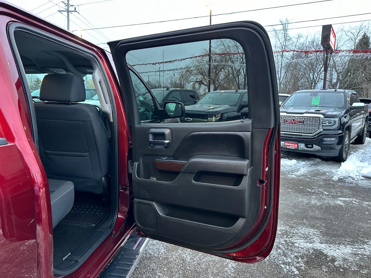 2017 GMC Sierra 1500 SLE4x4Kodiak Crew 6Pass-Cloth CarPlay BackupCam V8 Photo