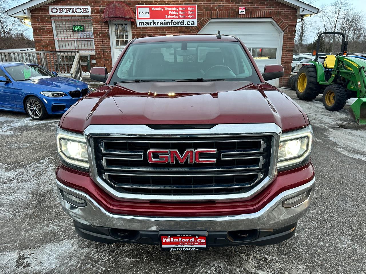 2017 GMC Sierra 1500 SLE4x4Kodiak Crew 6Pass-Cloth CarPlay BackupCam V8 Photo