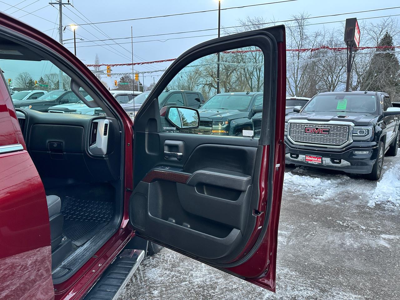 2017 GMC Sierra 1500 SLE4x4Kodiak Crew 6Pass-Cloth CarPlay BackupCam V8 Photo