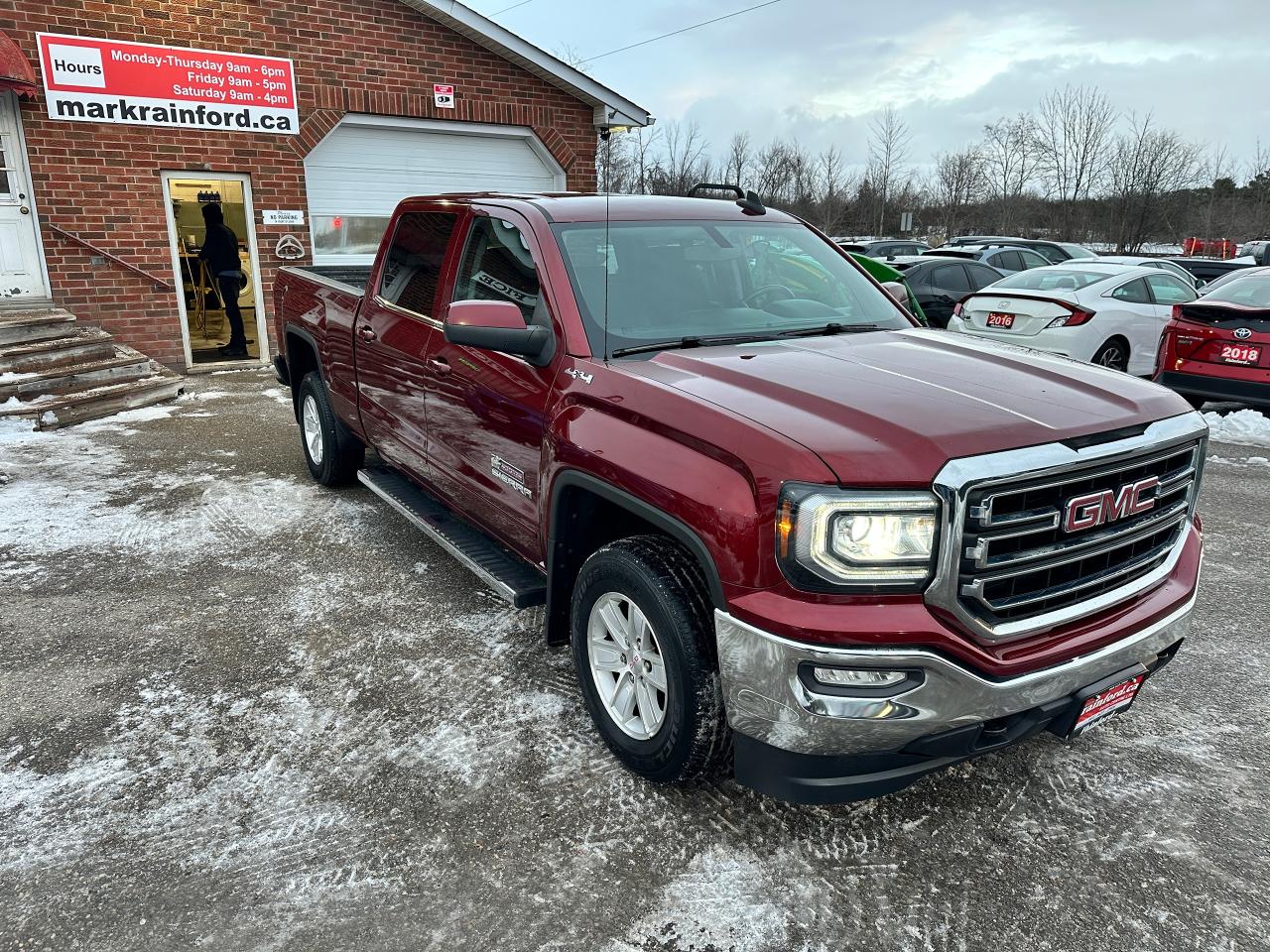 2017 GMC Sierra 1500 SLE4x4Kodiak Crew 6Pass-Cloth CarPlay BackupCam V8 Photo
