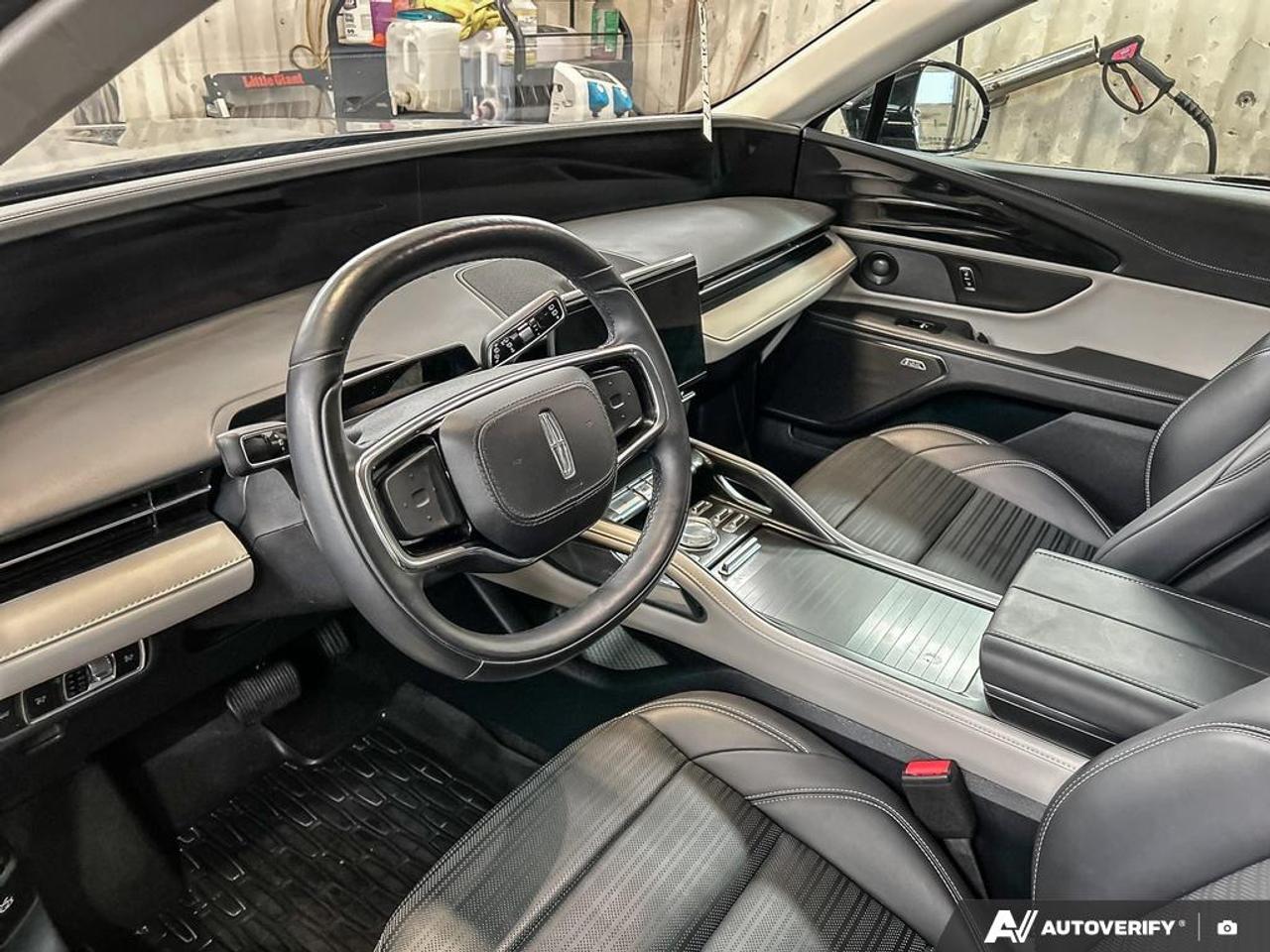 2024 Lincoln Nautilus Reserve AWD RESERVE PANO ROOF LOW KMS CERTIFIED Photo