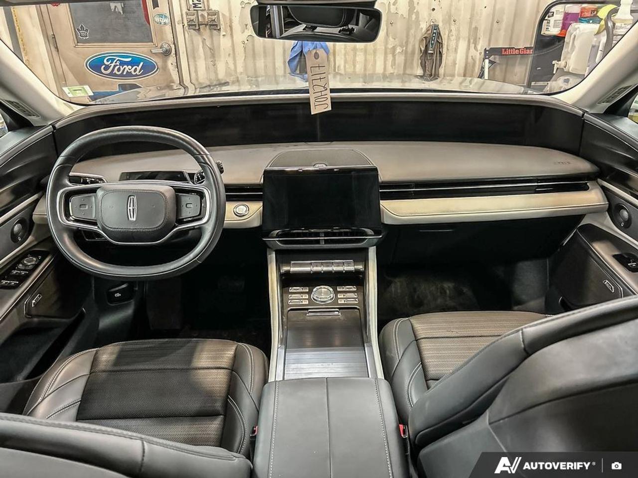 2024 Lincoln Nautilus Reserve AWD RESERVE PANO ROOF LOW KMS CERTIFIED Photo