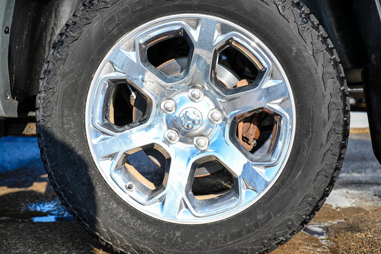 2017 RAM 1500 LARAMIE | EXTENDED CAB | V8 | REMOTE STARTHEMIIIII Photo