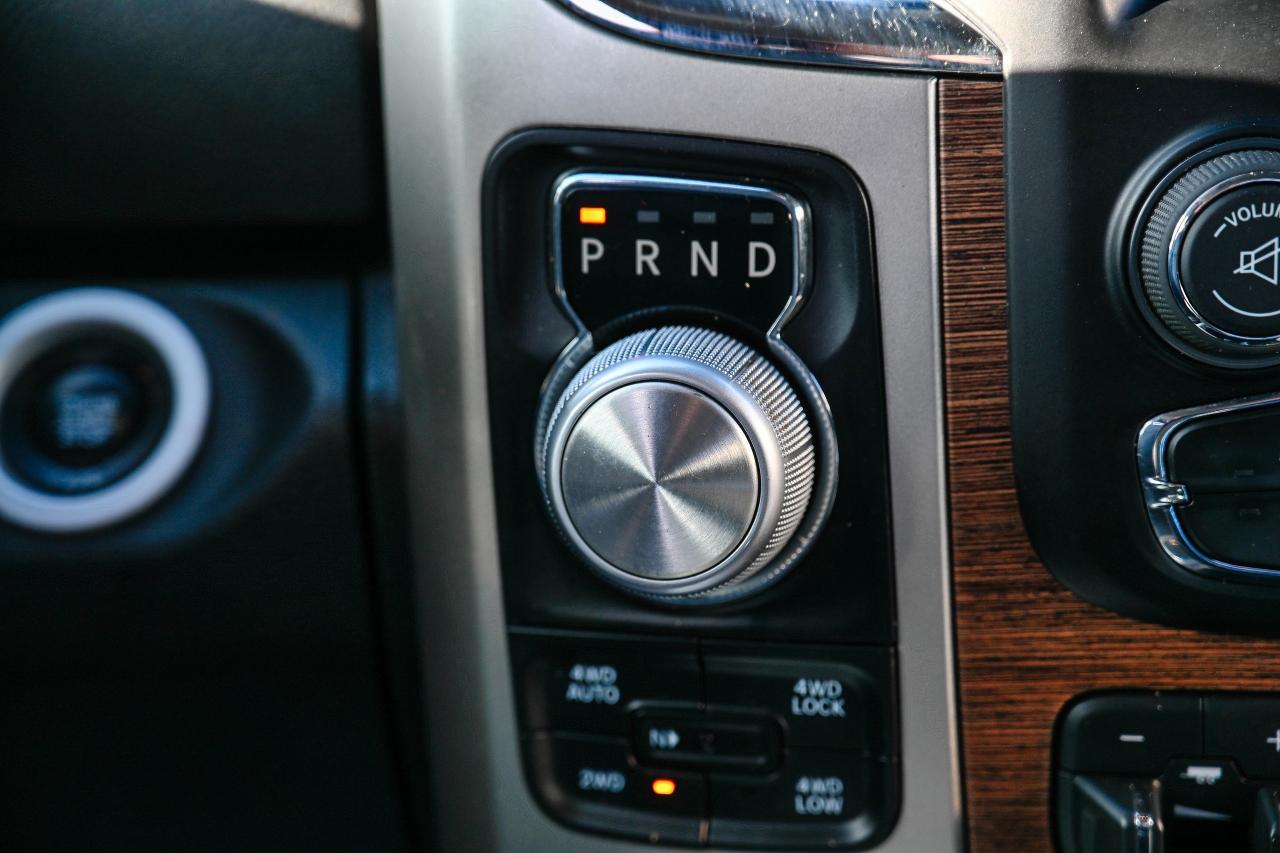 2017 RAM 1500 LARAMIE | EXTENDED CAB | V8 | REMOTE STARTHEMIIIII Photo