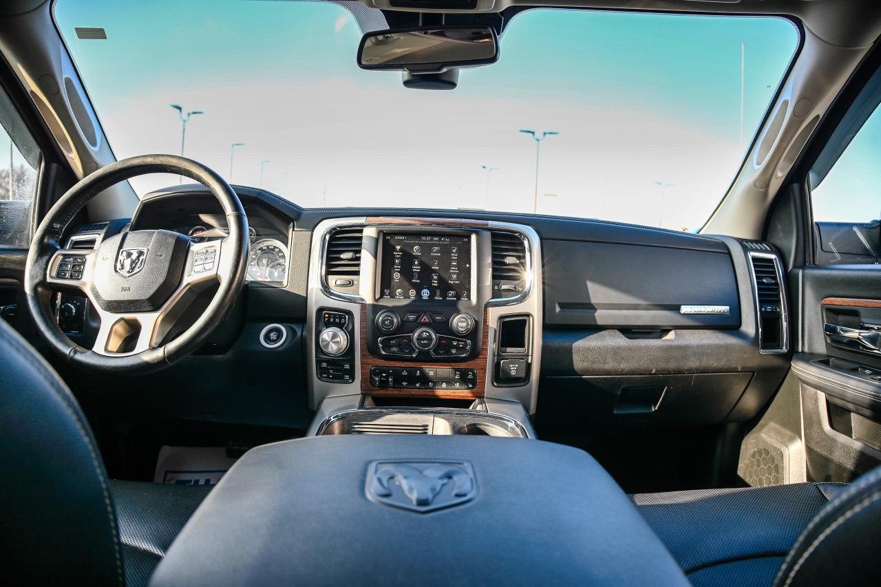 2017 RAM 1500 LARAMIE | EXTENDED CAB | V8 | REMOTE STARTHEMIIIII Photo